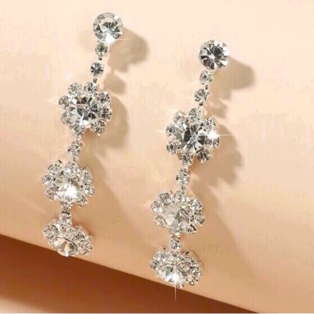 🌟Glamorous CZ Earrings NWT - Picture 1 of 3